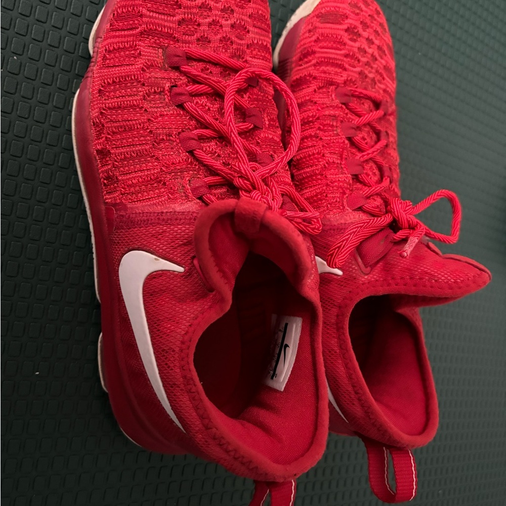 VARSITY RED NIKE KD 9